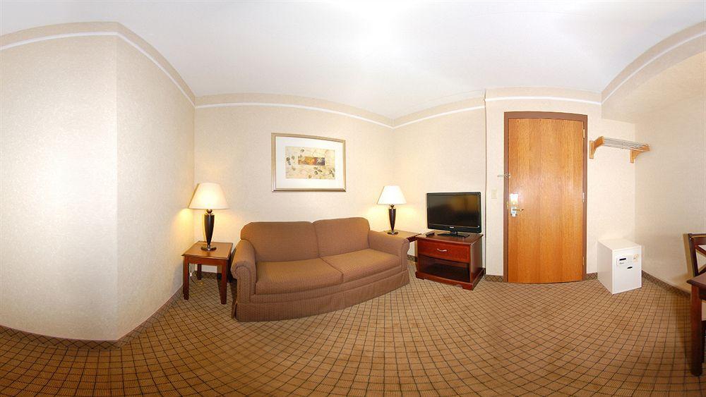 Candlewood Suites Grand Rapids Airport By Ihg Cascade Eksteriør billede