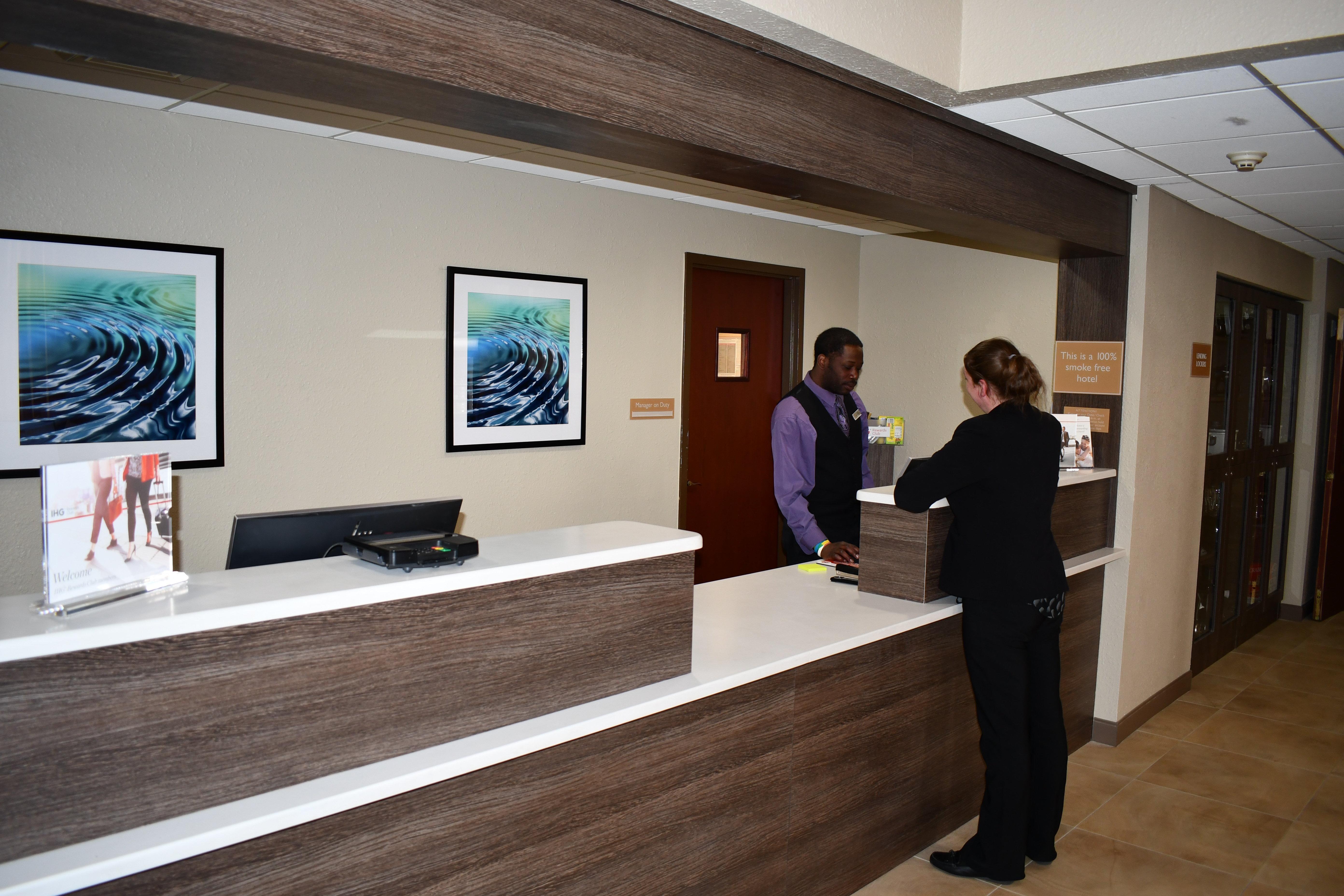 Candlewood Suites Grand Rapids Airport By Ihg Cascade Eksteriør billede