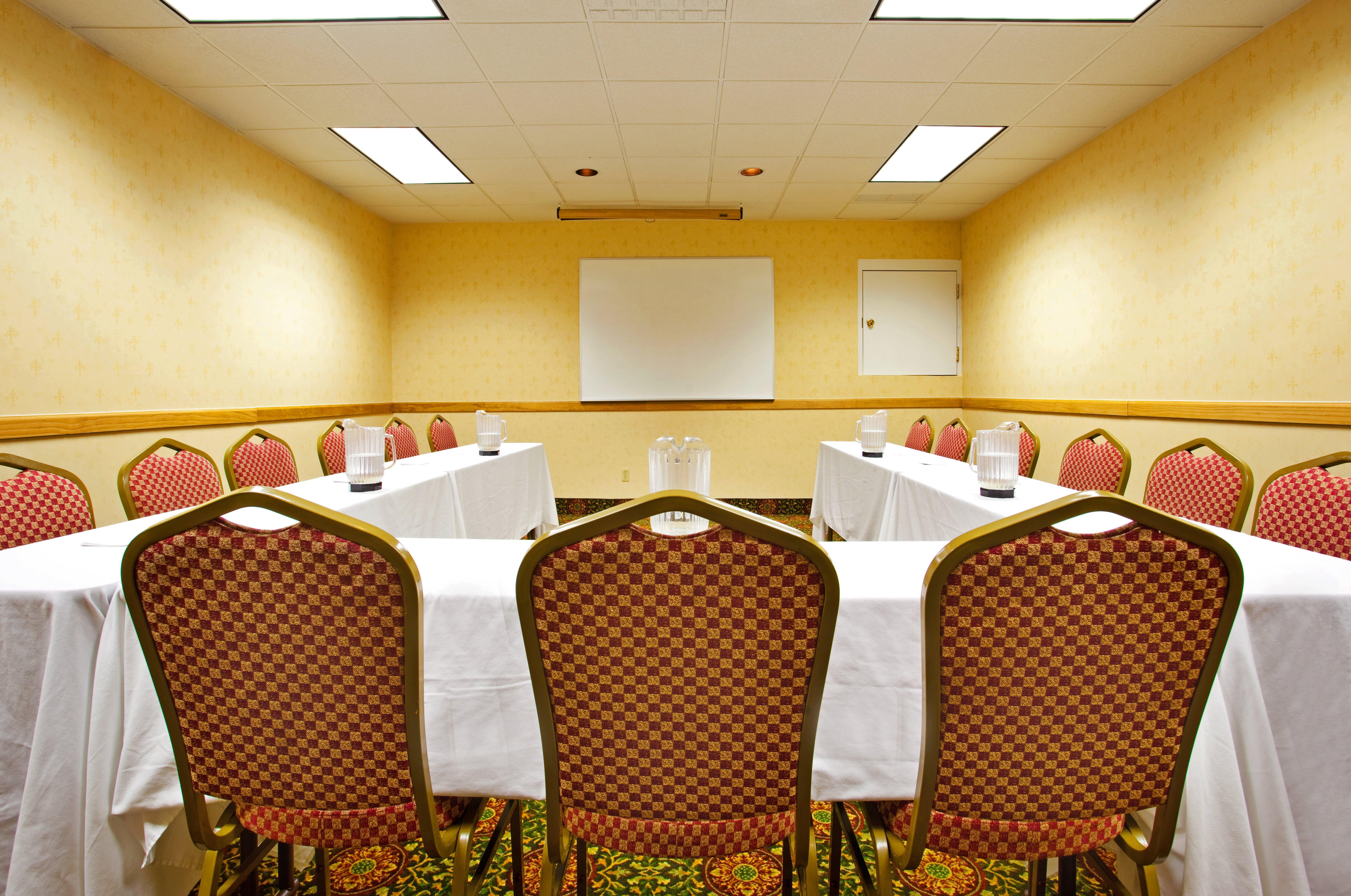 Candlewood Suites Grand Rapids Airport By Ihg Cascade Eksteriør billede