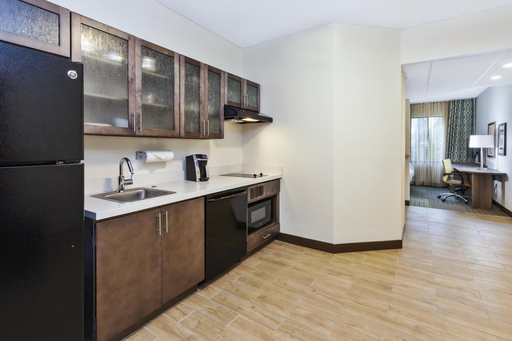 Candlewood Suites Grand Rapids Airport By Ihg Cascade Eksteriør billede