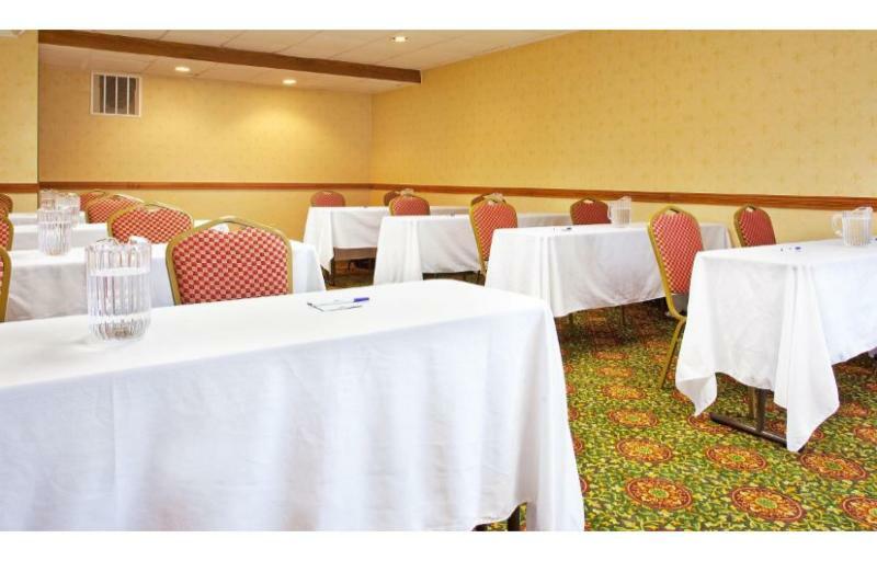 Candlewood Suites Grand Rapids Airport By Ihg Cascade Eksteriør billede