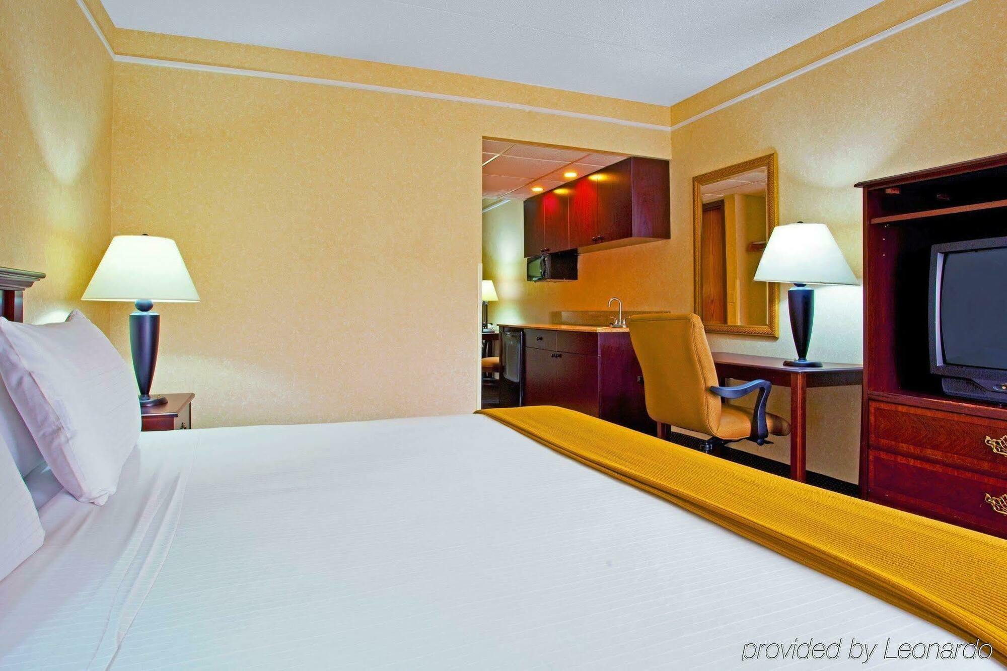Candlewood Suites Grand Rapids Airport By Ihg Cascade Eksteriør billede
